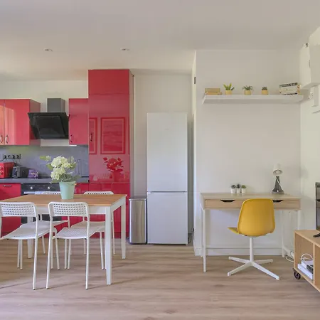 Joli A Avec Parking Et Jardin