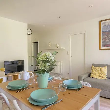 Apartment Joli A Avec Parking Et Jardin
