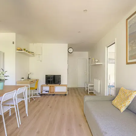 Joli A Avec Parking Et Jardin