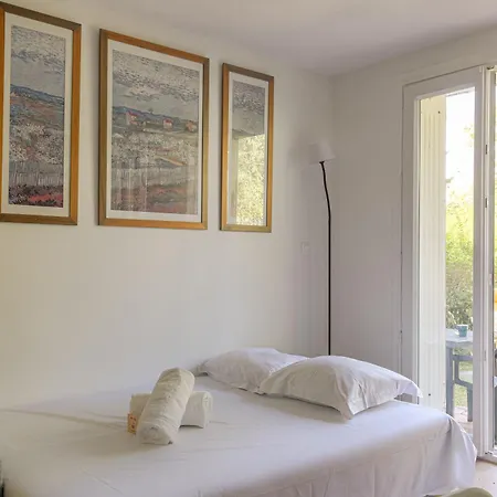 Joli A Avec Parking Et Jardin Apartment